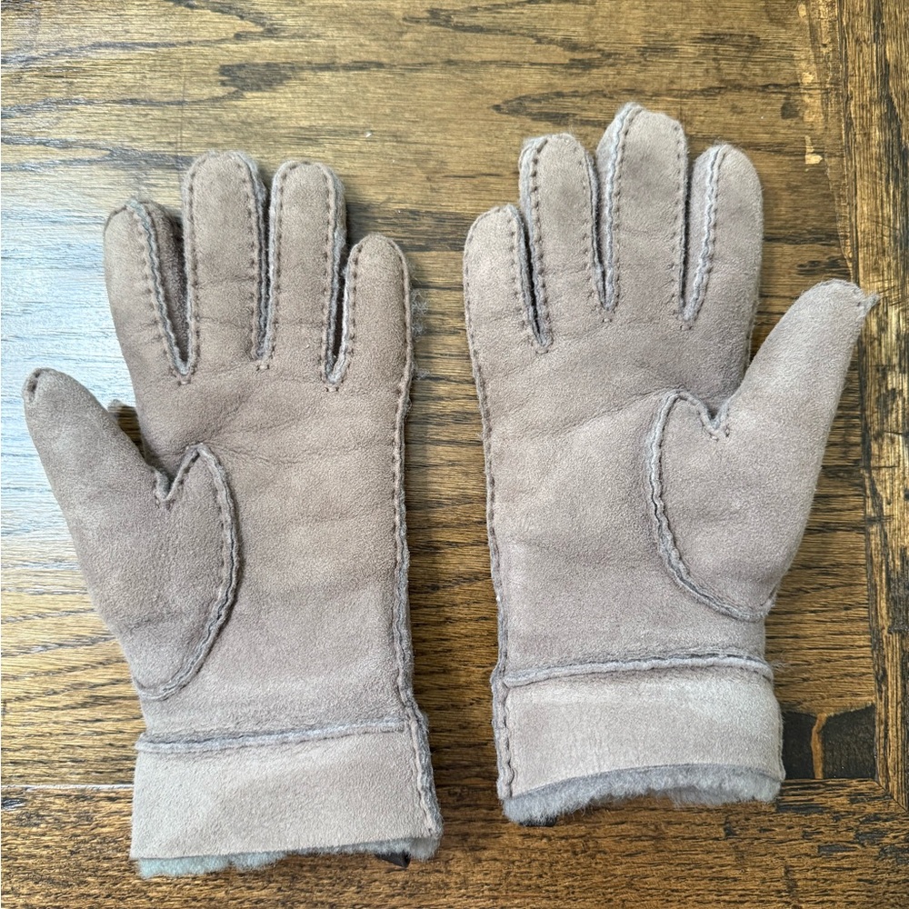 UGG Sheepskin Gloves (lined) - Picture 5 of 9